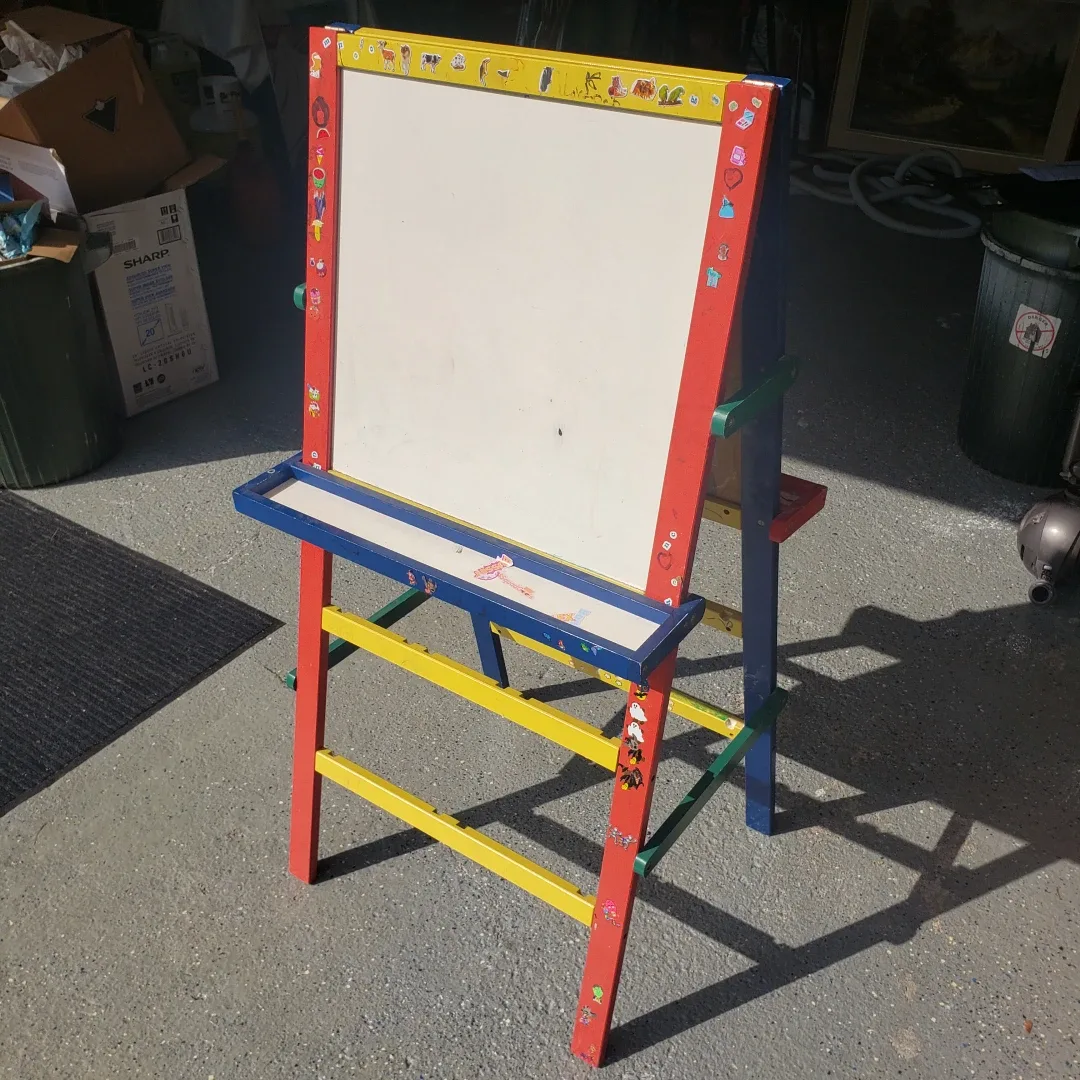 Multicoloured Chalkboard and Whiteboard Easel image indicator(2)