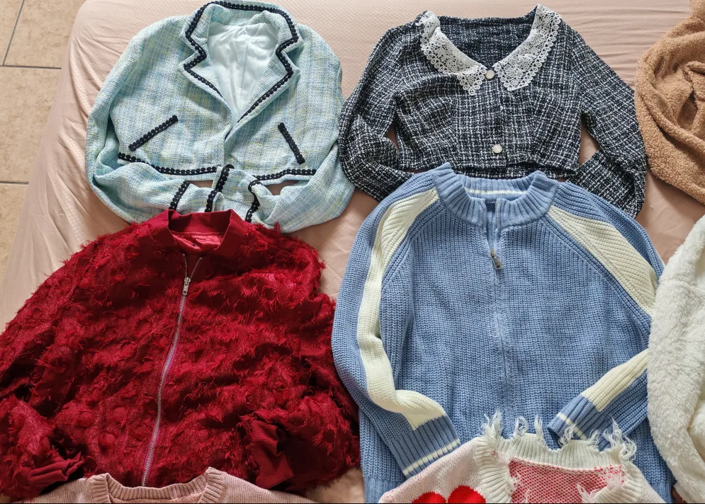 12 Assorted Sweaters & Cardigans - Bulk Sale! image indicator(2)