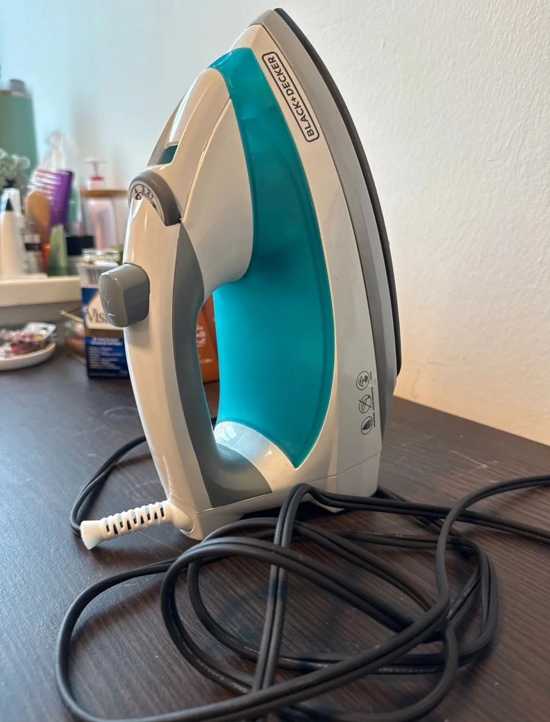 Black + Decker Iron thumbnail