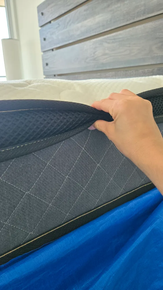 Mattress queen size + plastic cover image indicator(4)