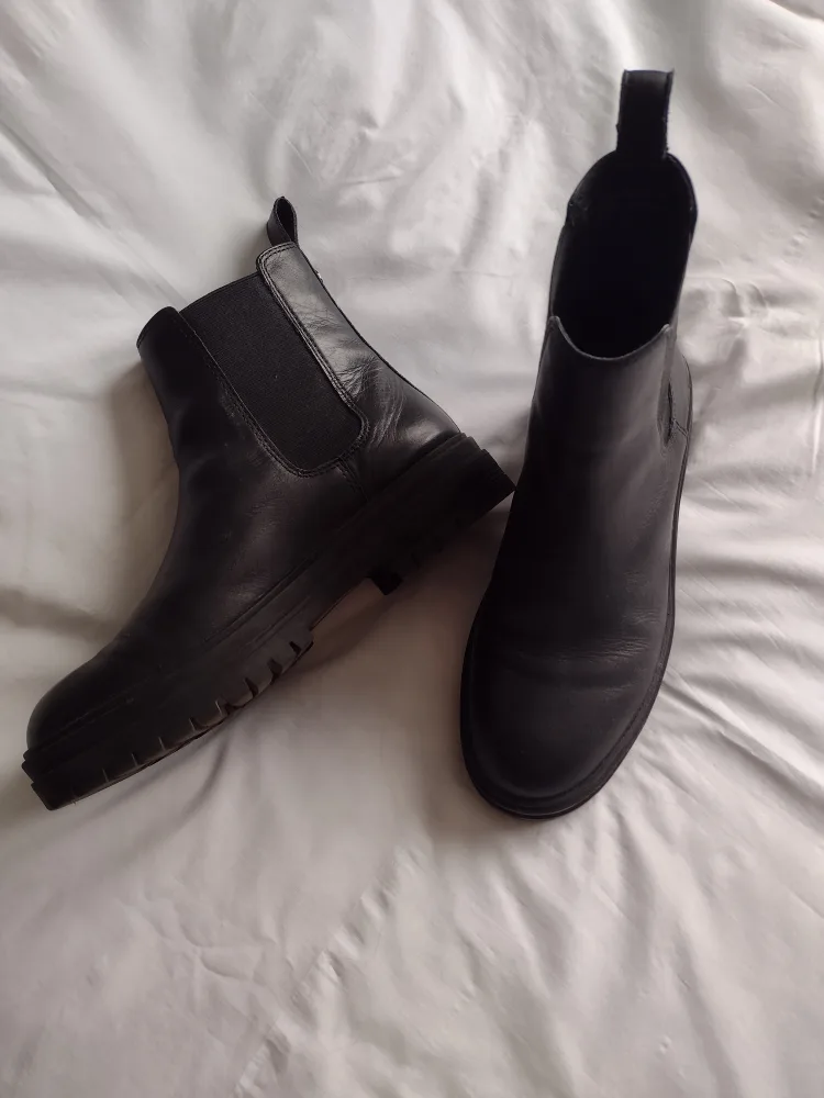Steve Madden Black Leather Boots - Size 8 thumbnail