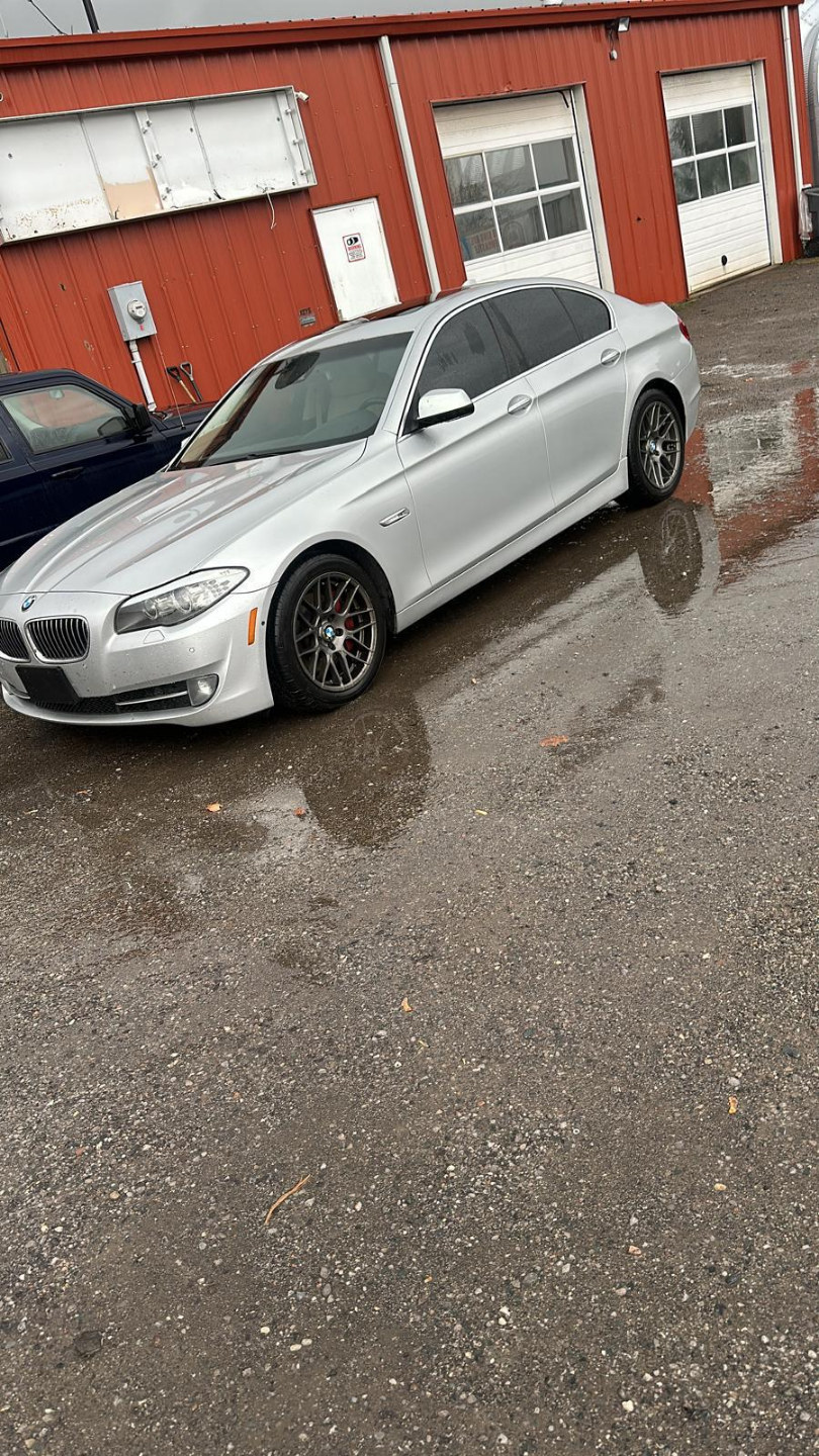 Silver BMW. 535i 2011 Well maintained - photo 2