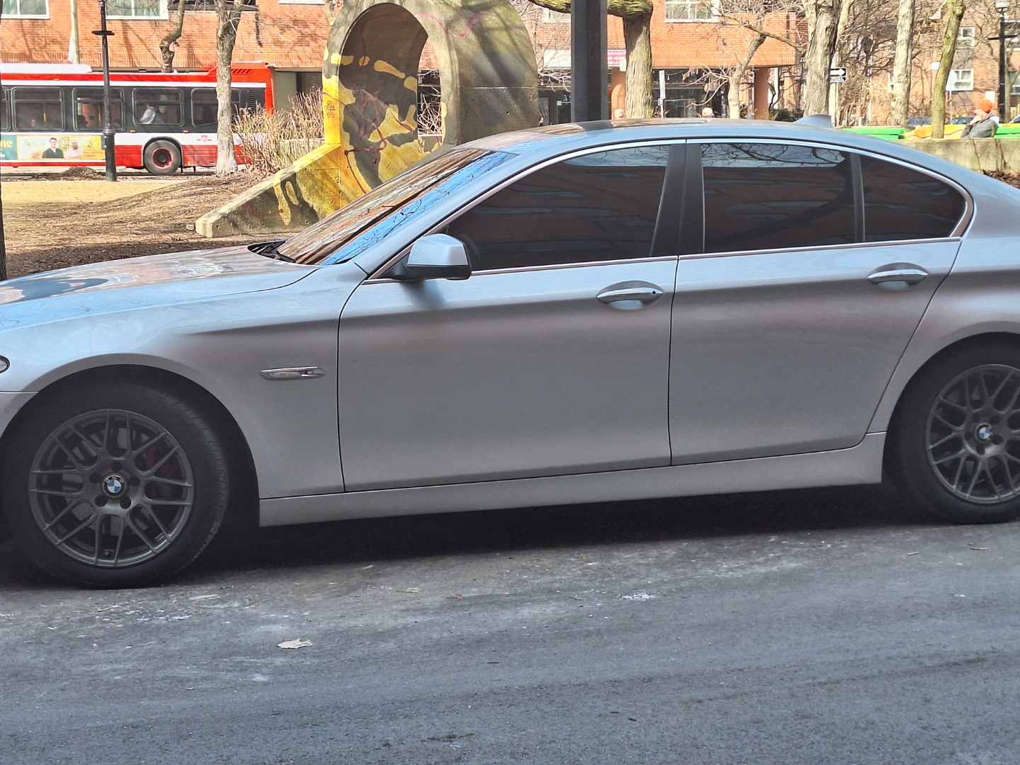 Silver BMW. 535i 2011 Well maintained - photo 5