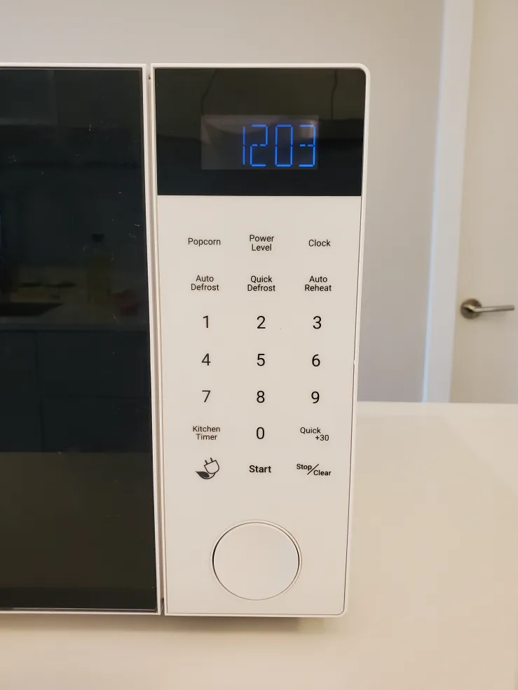 Sleek Danby Microwave image indicator(3)