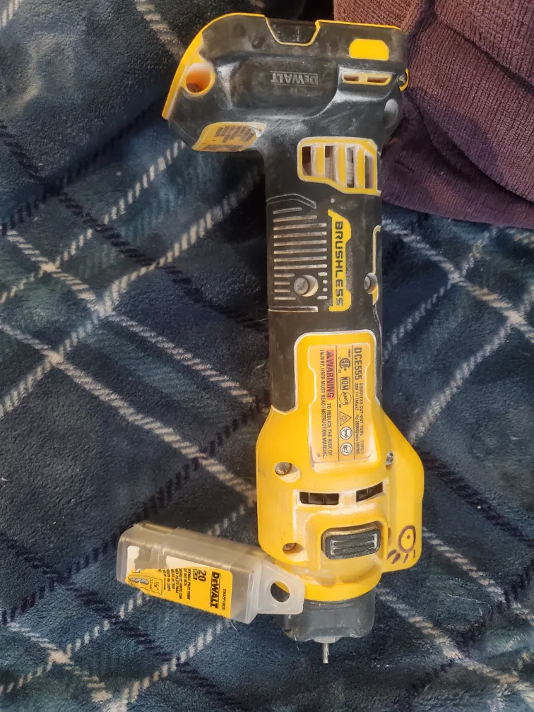 DEWALT Brushless Oscillating Multi-Tool thumbnail