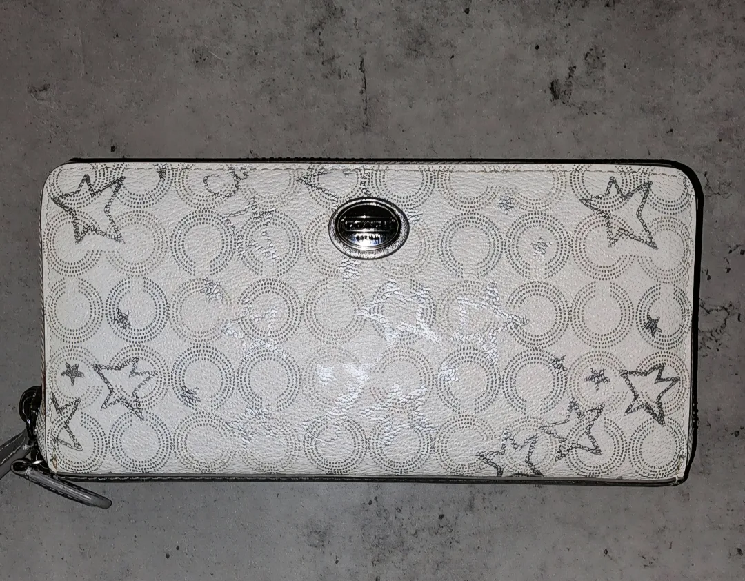 Auth. Coach White Wallet thumbnail