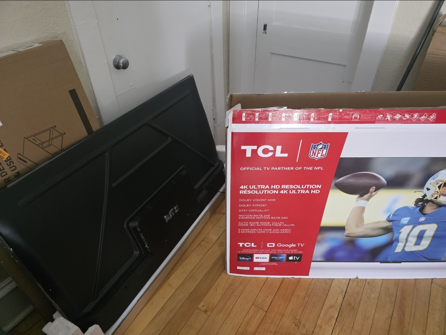 TCL 55" 4K UHD Smart TV - photo 2