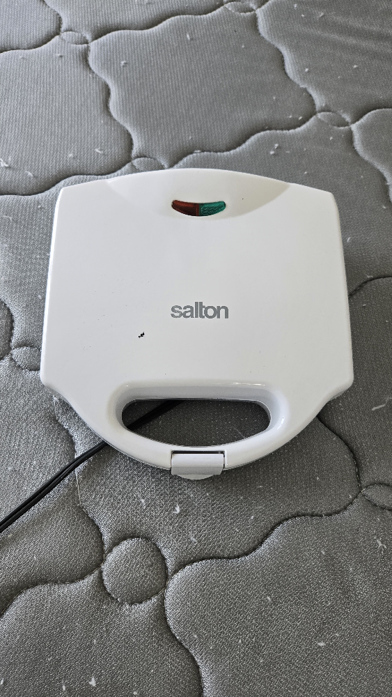 Salton Sandwich Maker - White