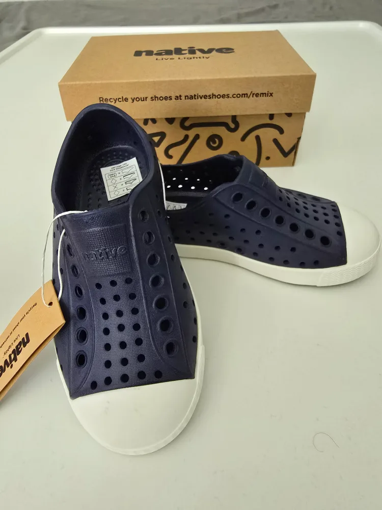 Native Jefferson toddler shoes, Size C9 BNIB thumbnail
