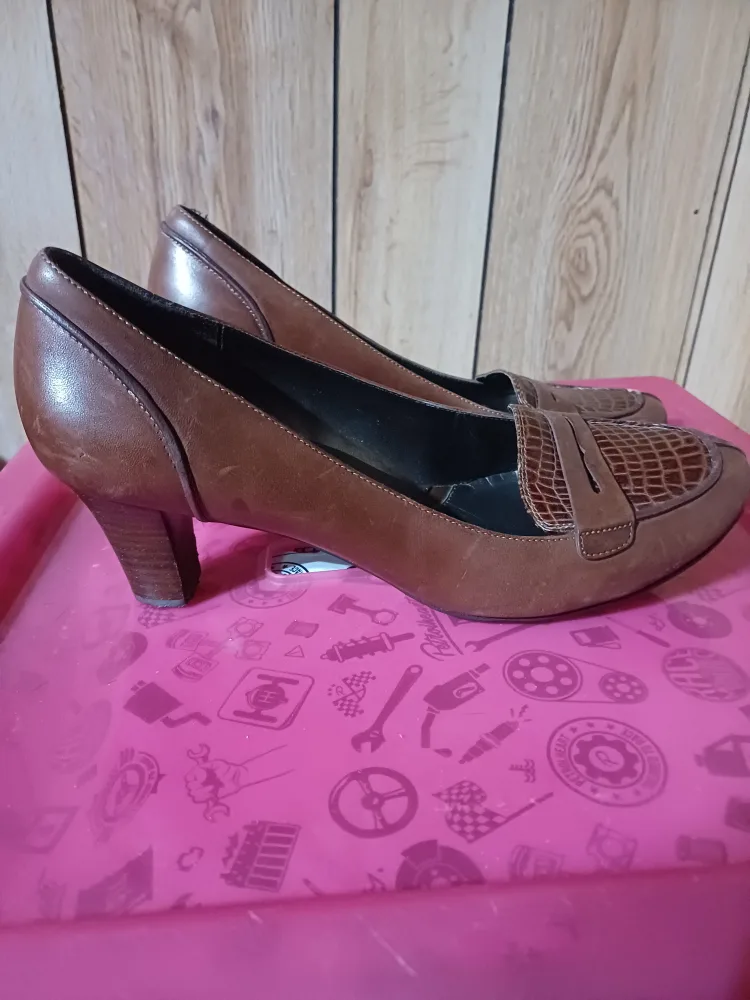 Naturalizer Brown Leather Heels - Size 8 image indicator(2)