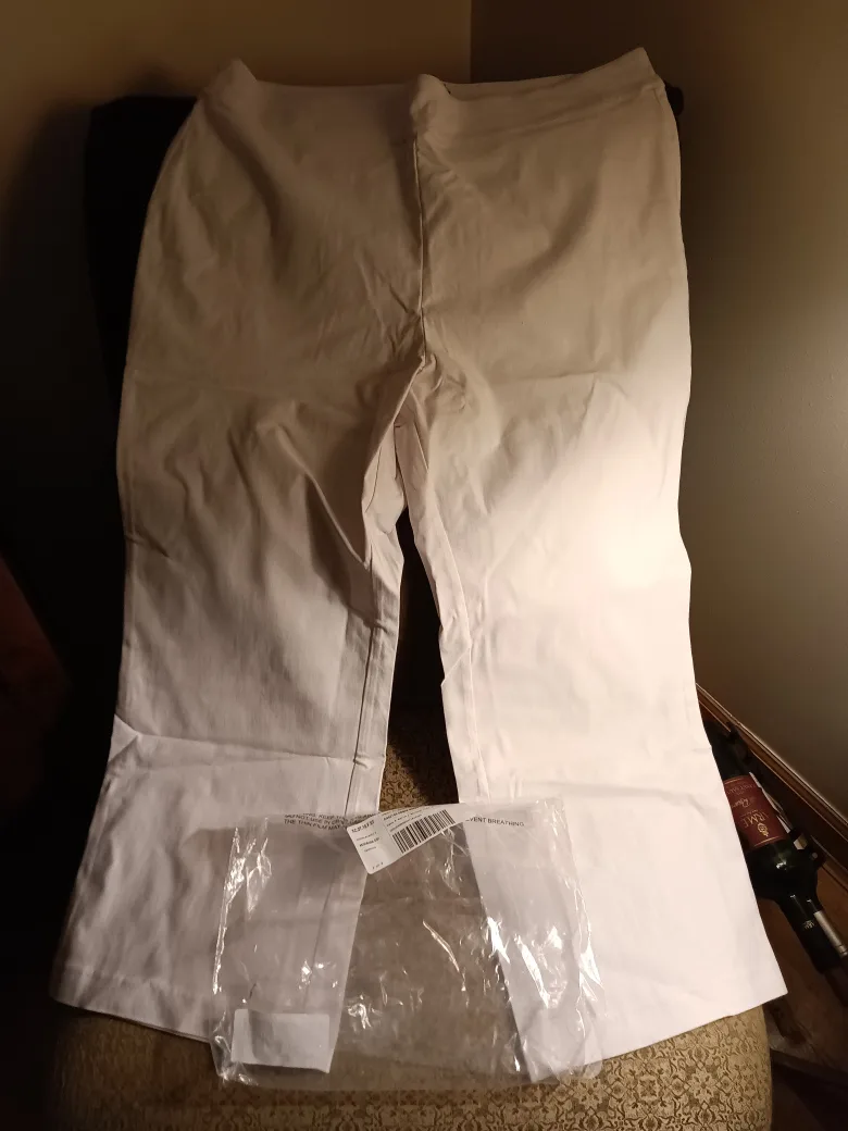 Mod Charcoal Gray Flare Jeans & White Pull on Capri image indicator(8)