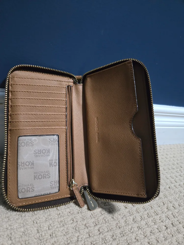 Michael Kors Purse and Wallet Set image indicator(3)