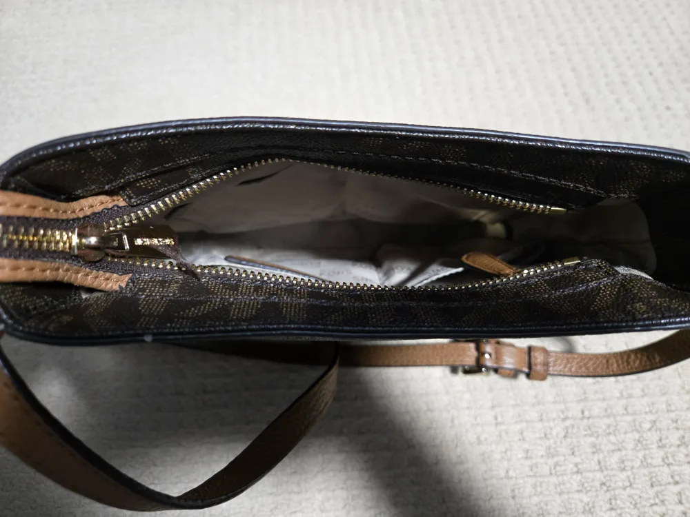 Michael Kors Purse and Wallet Set image indicator(5)