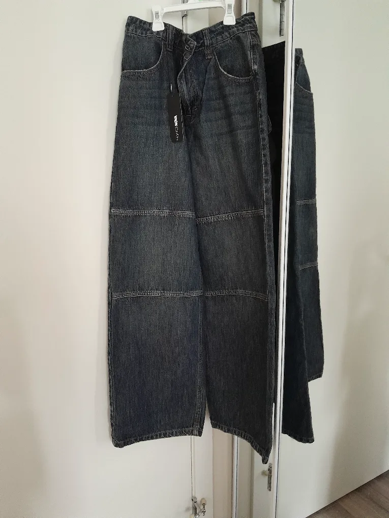 Fashion Nova Wide Leg Jeans - Size 9 image indicator(2)