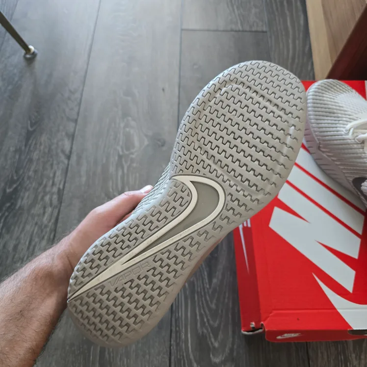 Nike Vapor 11 Tennis Court Sneakers - Men's Size 12 image indicator(3)