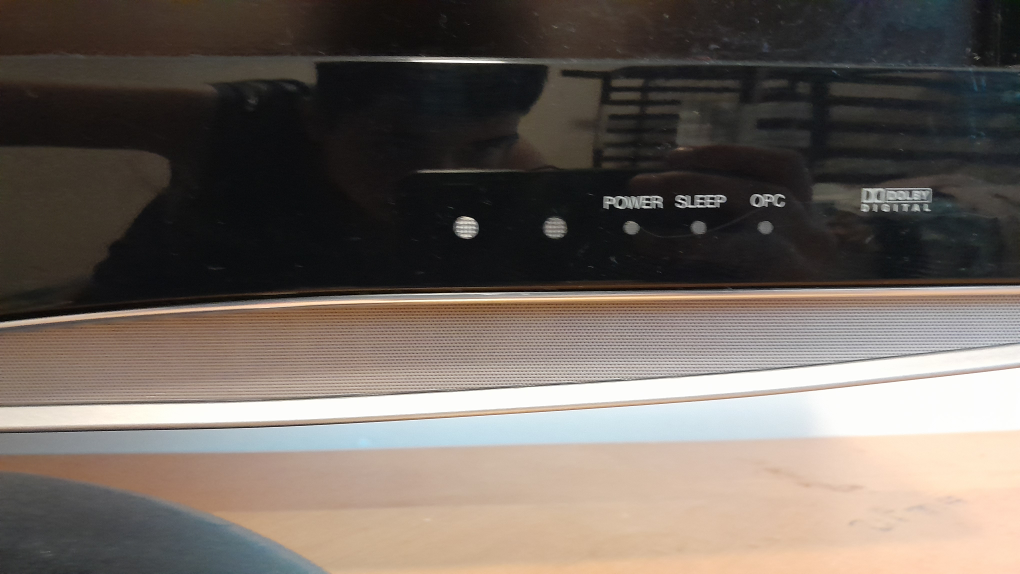 Sharp Aquos LC-37D43U 37" LCD TV - photo 2