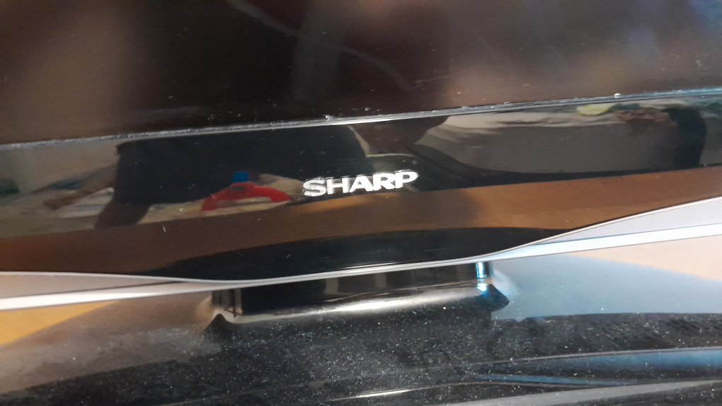 Sharp Aquos LC-37D43U 37" LCD TV - photo 3