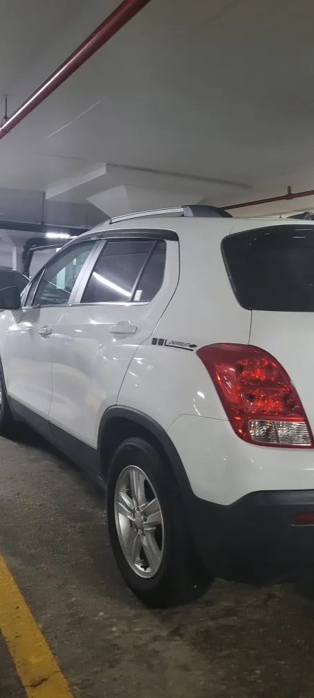 White Chevrolet Trax LT image indicator(3)