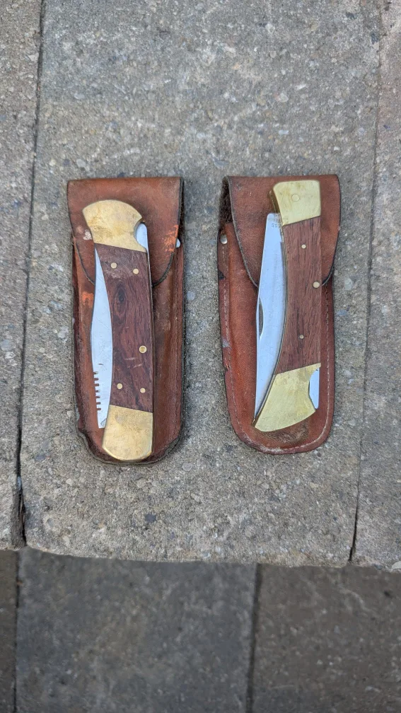 Vintage pocket knives with leather sheaths image indicator(2)