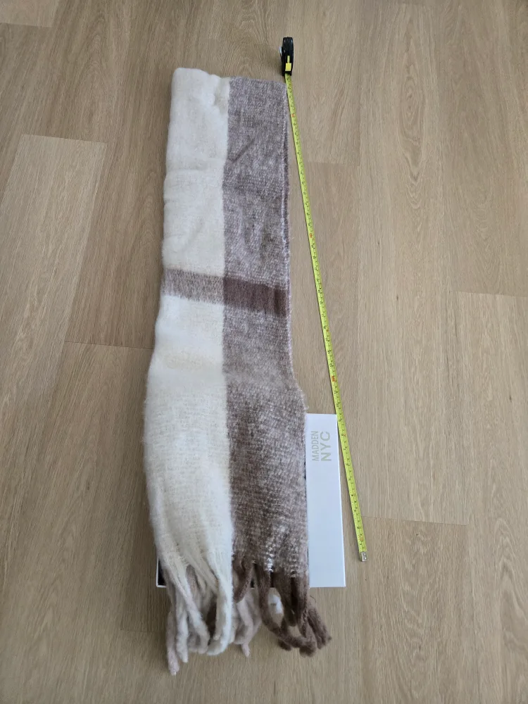 Madden NYC Oversized Scarf image indicator(5)