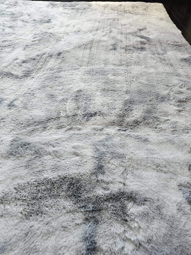 Large Fur Area Rug 7ft x 9ft - Brand New - photo 2