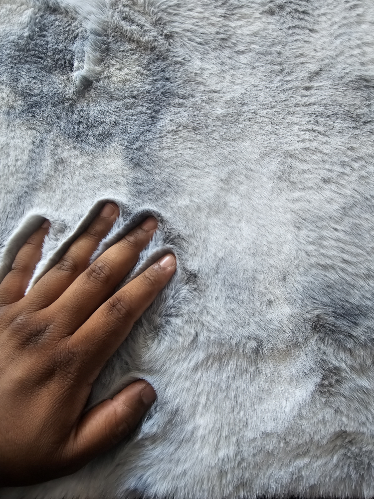 Large Fur Area Rug 7ft x 9ft - Brand New - photo 4