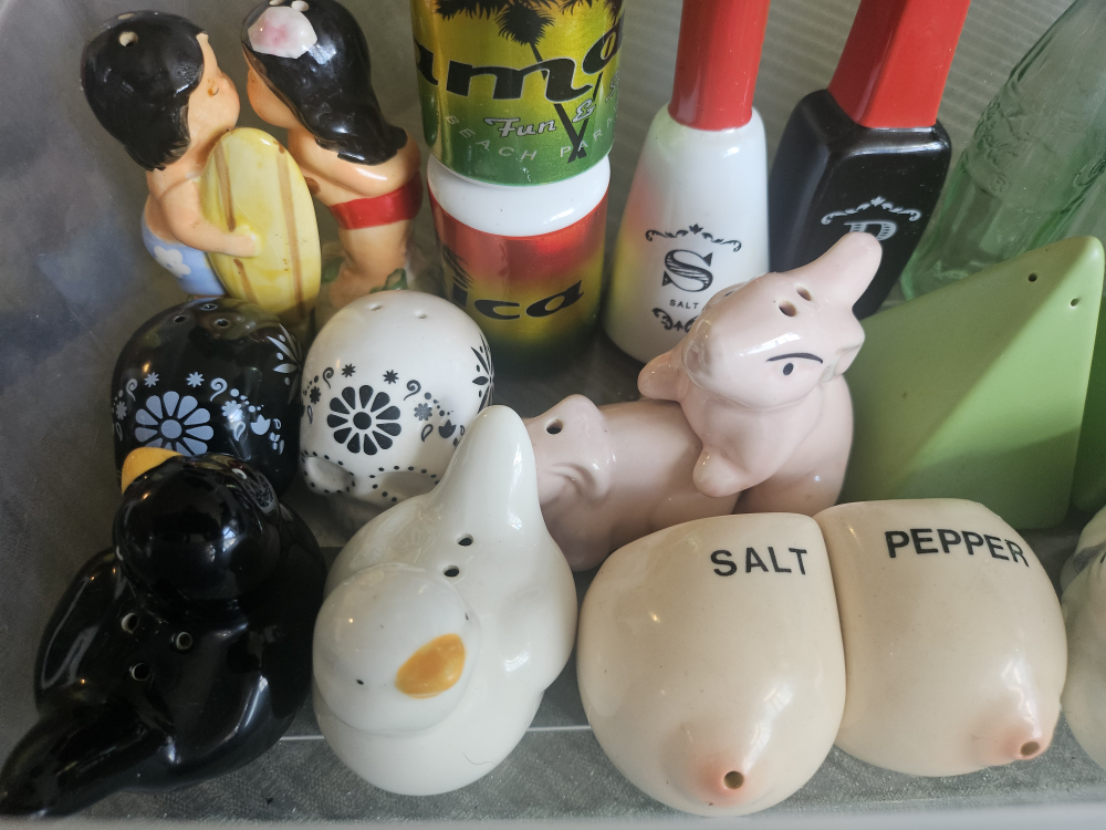 Salt and Pepper Shakers - photo 2