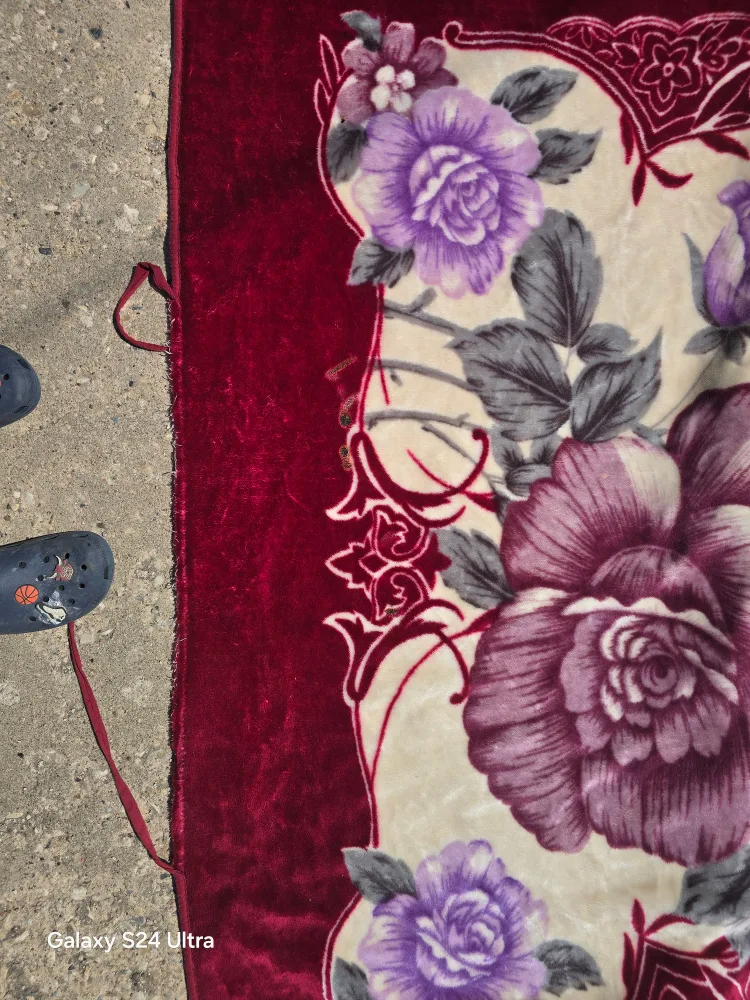 Floral Patterned Blanket image indicator(2)