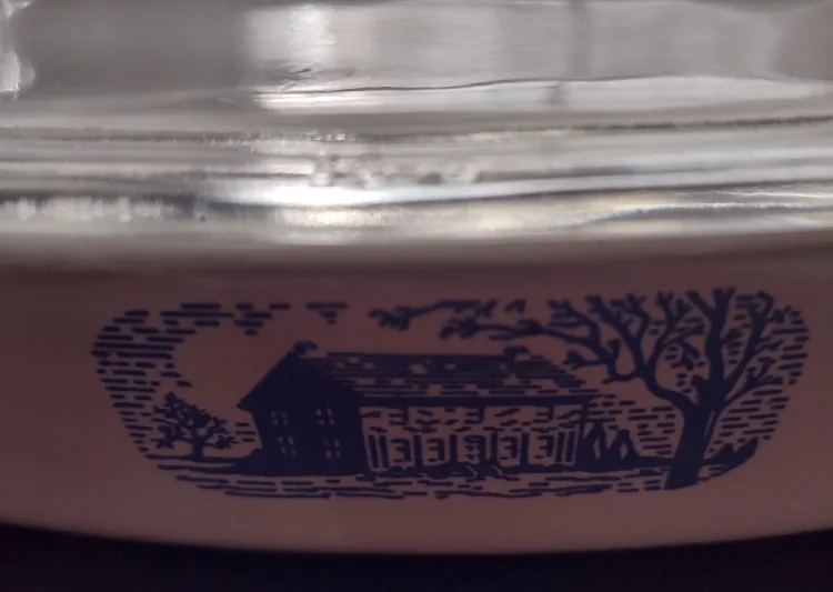 Corning Ware Casserole Dish with Lid image indicator(4)