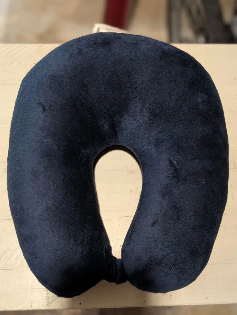 Heys Luggage set - like new! image indicator(9)