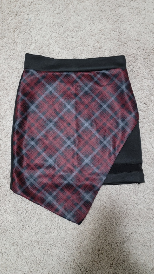 Black & Plaid Asymmetrical Mini Skirt - photo 4
