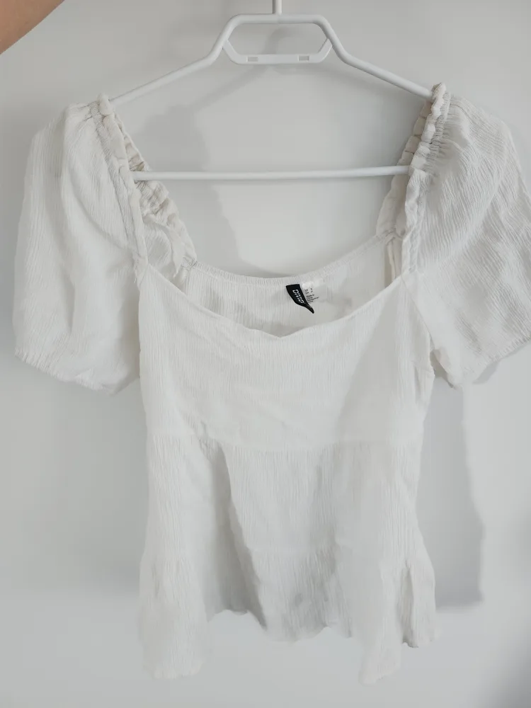 White Blouse with puffy sleeves thumbnail