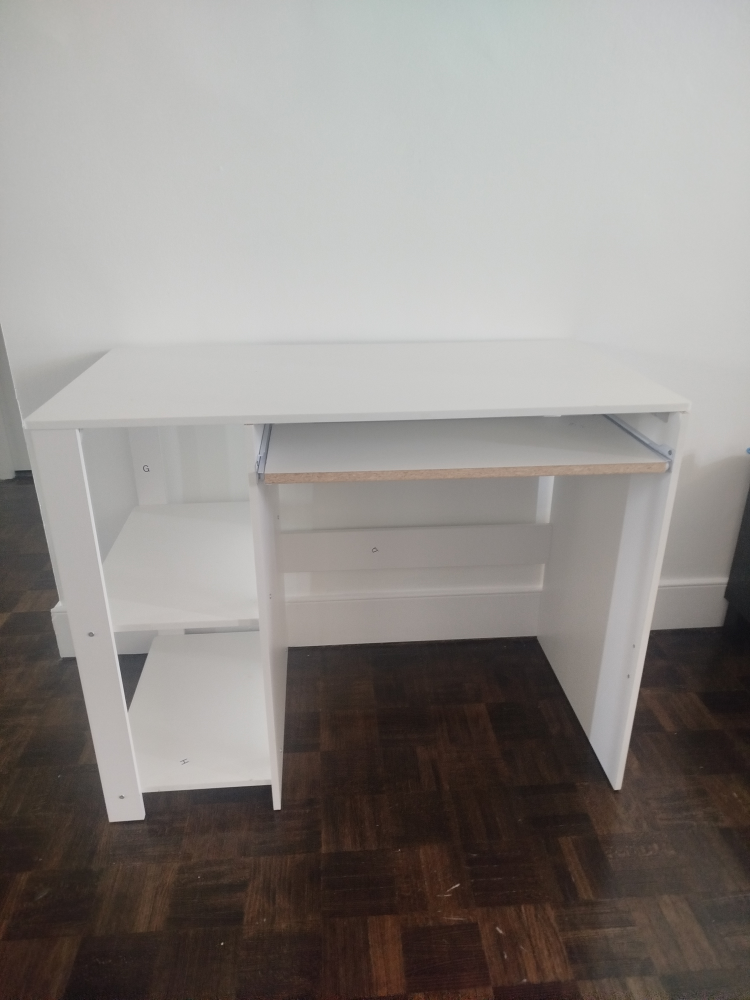 White desk with shelves - photo 2