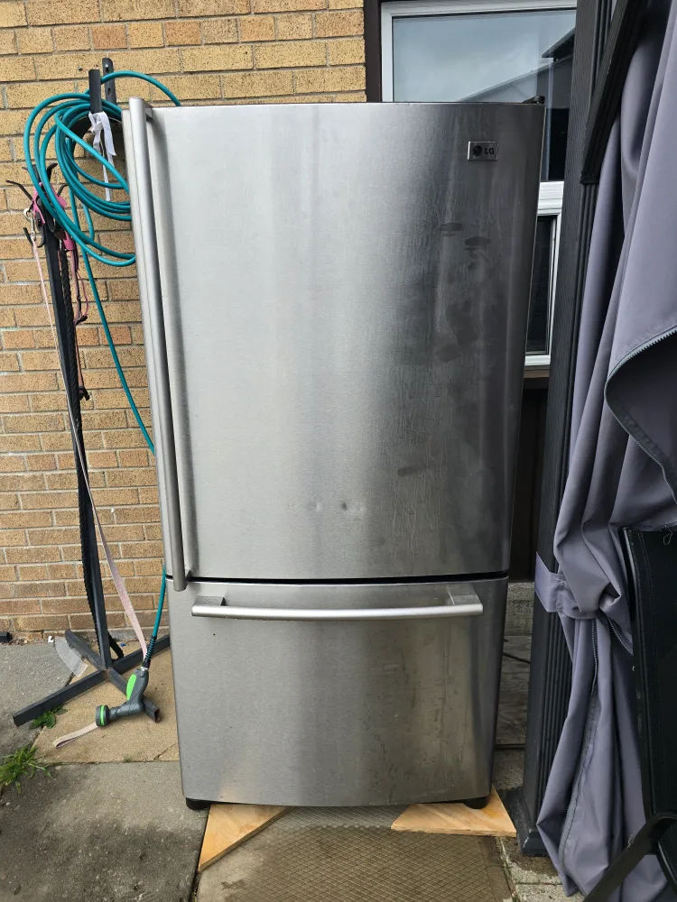 LG LRDN22724ST Refrigerator thumbnail