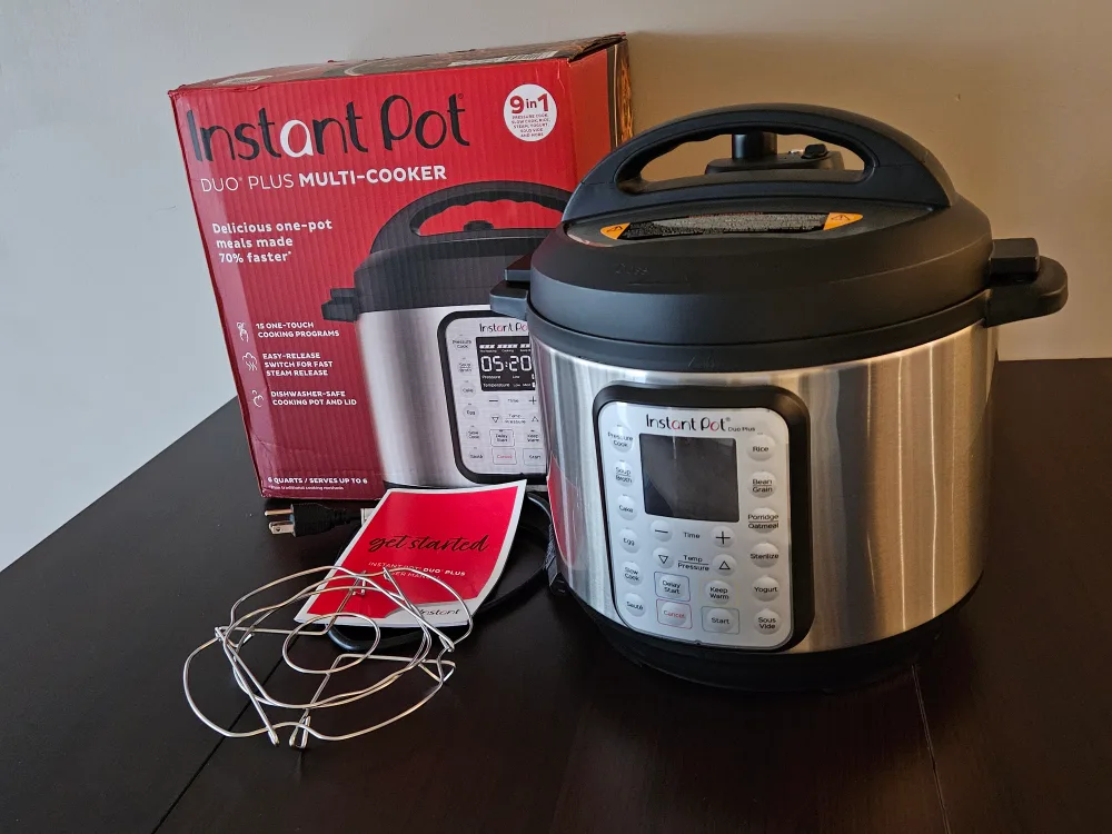 'Moving out sale'  Instant Pot Duo Plus 9-in-1 thumbnail