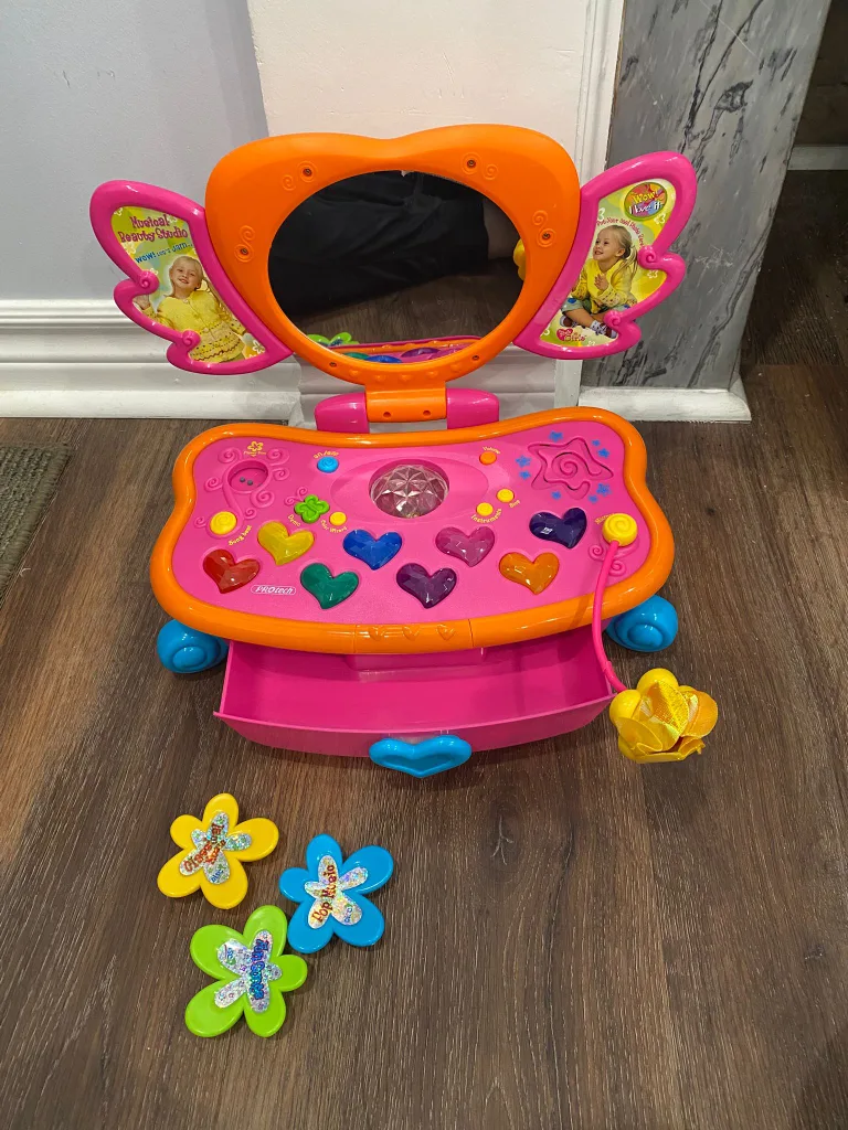 Fun Kids Vanity Table thumbnail