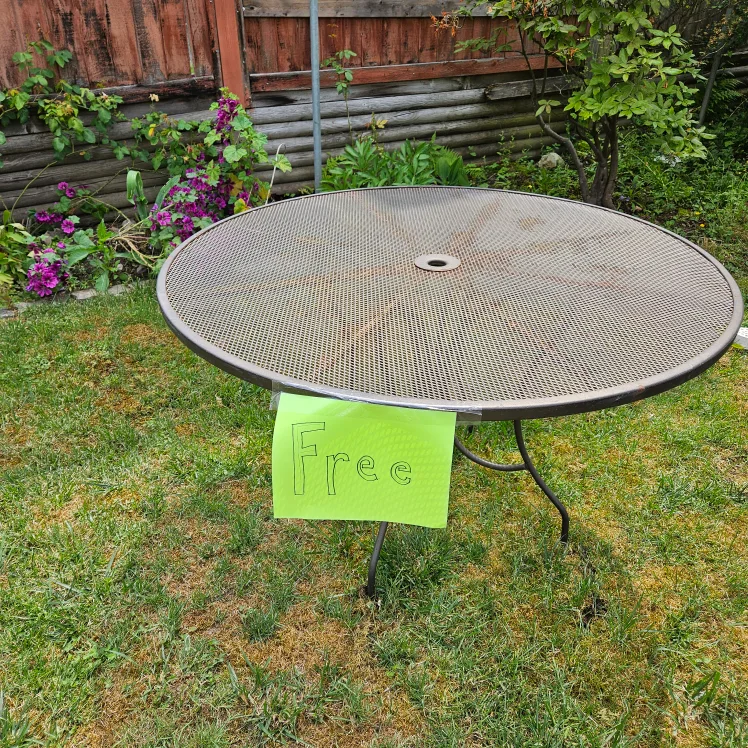 2 Patio tables for a GARAGE SALE #freecycle thumbnail