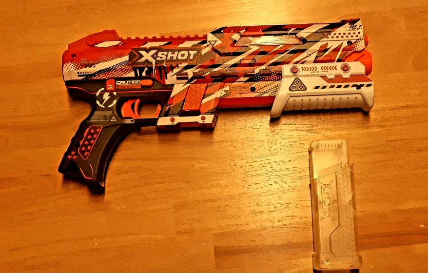 Zuru XShot Hyper Gel Clutch Blaster image indicator(2)