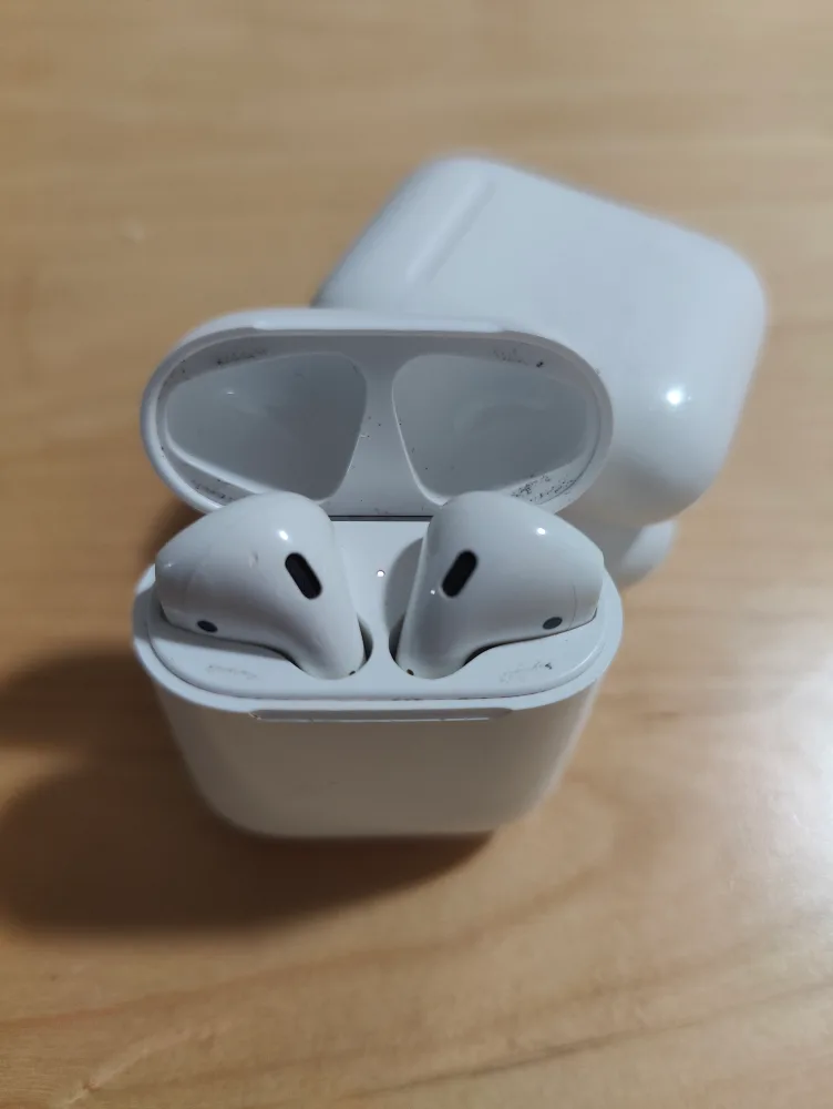Apple AirPods 2 - 2nd Generation thumbnail