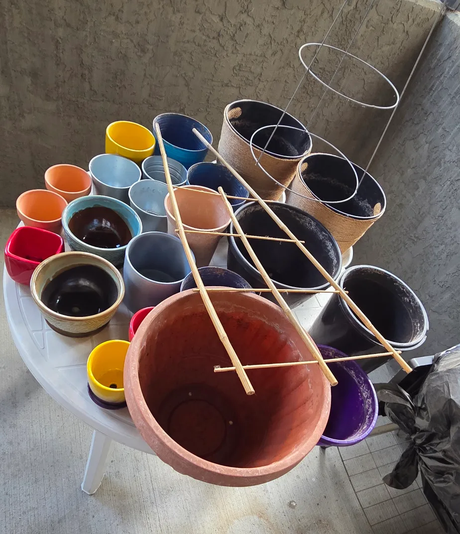 Variety of Flower Pots 🇨🇦 image indicator(2)