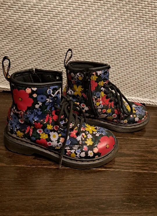 Dr. Martens Floral Print Leather Boots image indicator(4)