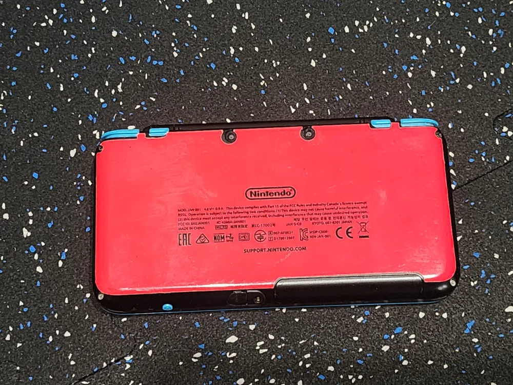 Nintendo 2DS with Pokémon Games image indicator(6)