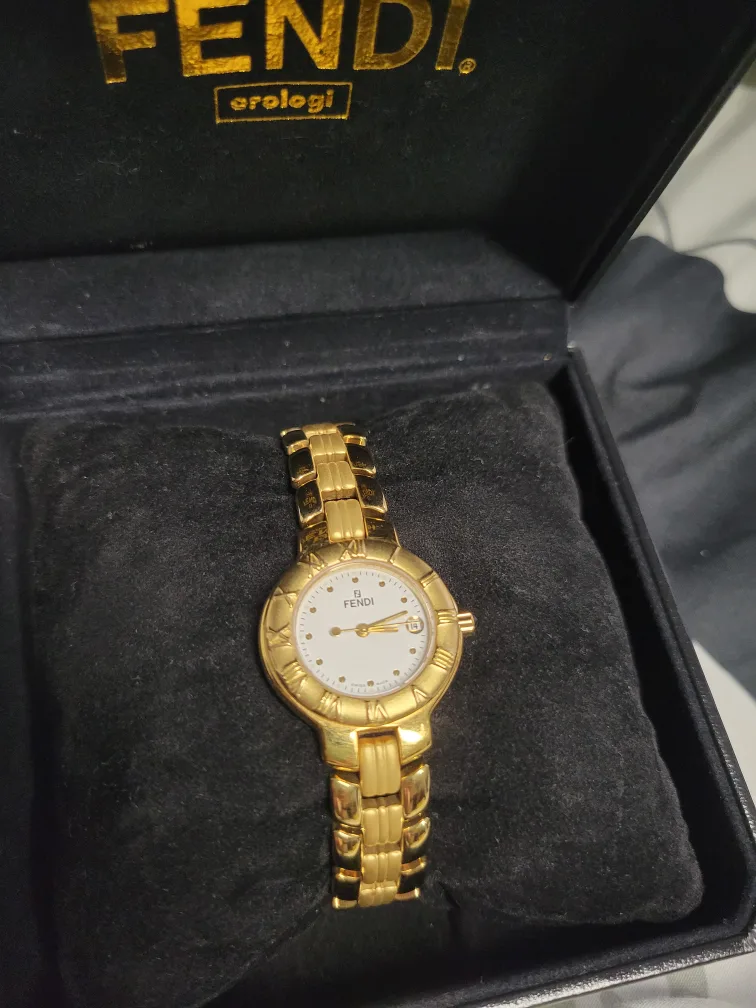 Fendi Gold Watch image indicator(2)