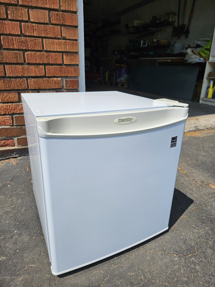 Danby Mini Fridge - photo 2