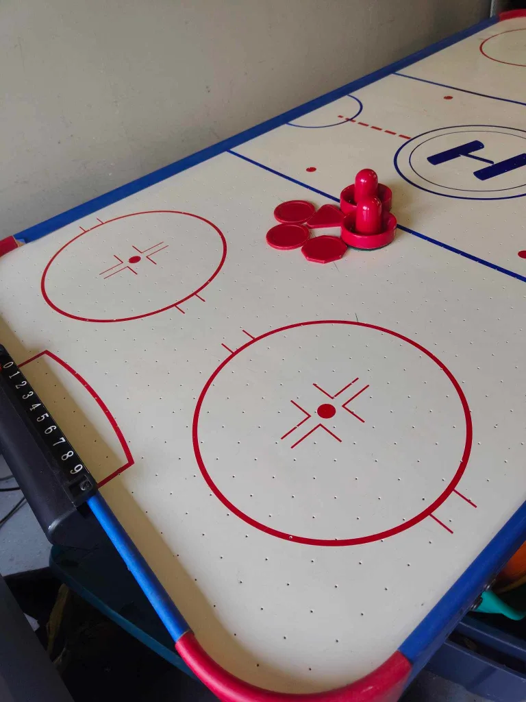 Air Hockey Table with Accessories image indicator(3)