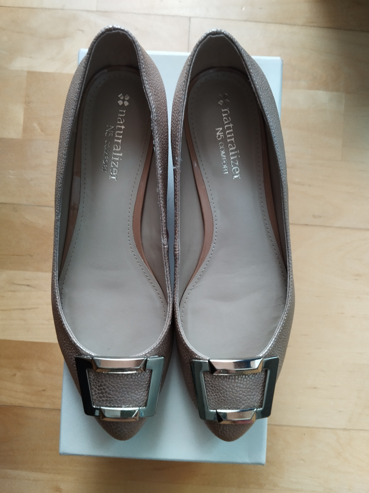 Naturalizer Maddie Ivory Lea Flats (worn once)