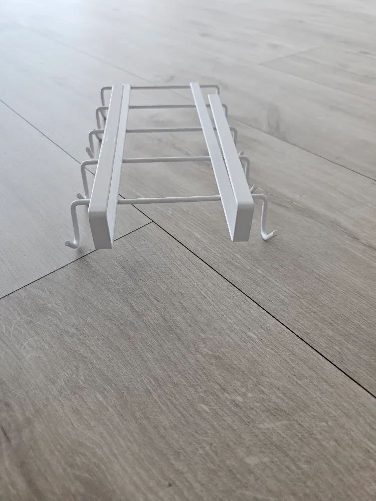 Under-the-shelf mug holder image indicator(3)