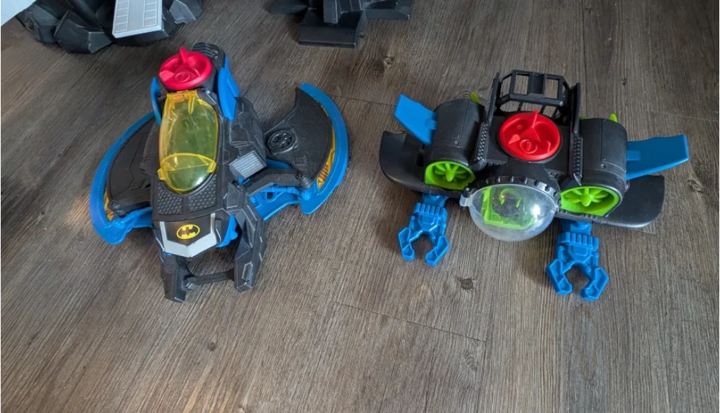 Imaginext BATCAVE + BATWING + BATSUB & More – Price Negotiable! image indicator(10)