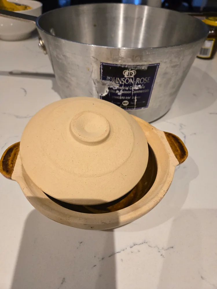 Pot with lid & Aluminum container thumbnail
