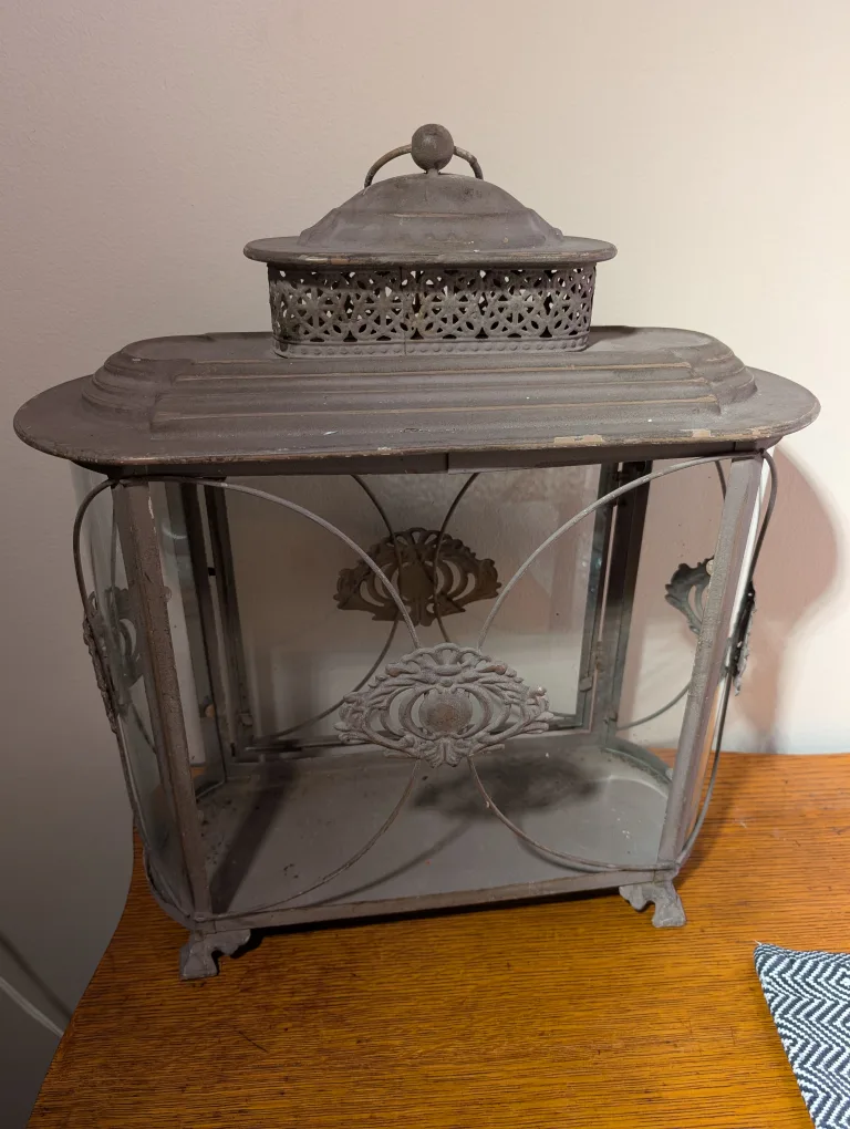 Vintage Metal and Glass Lantern image indicator(2)